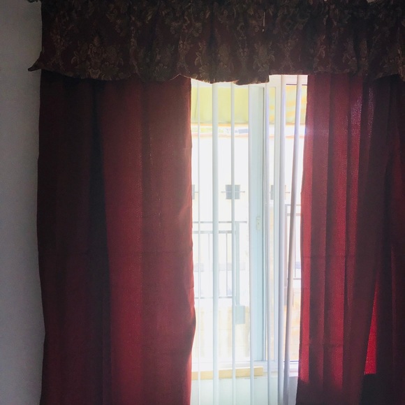 Curtains - Picture 2 of 8